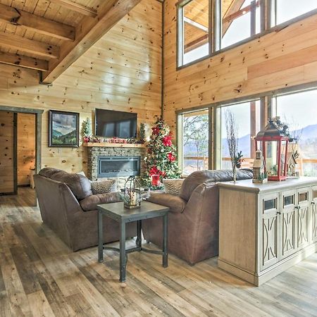 Smoky Mountain Hideaway With Hot Tub, Deck And Views! Villa Gatlinburg Buitenkant foto
