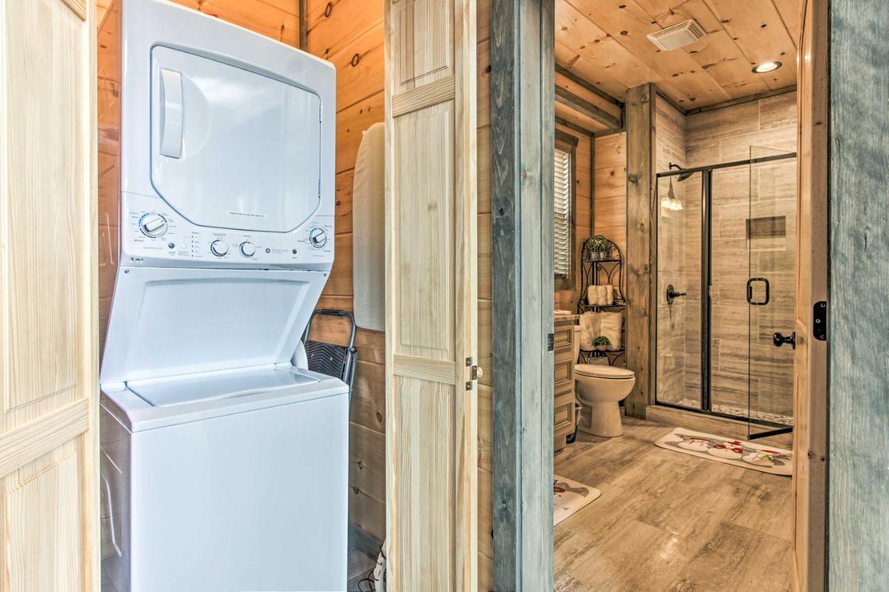 Smoky Mountain Hideaway With Hot Tub, Deck And Views! Villa Gatlinburg Buitenkant foto