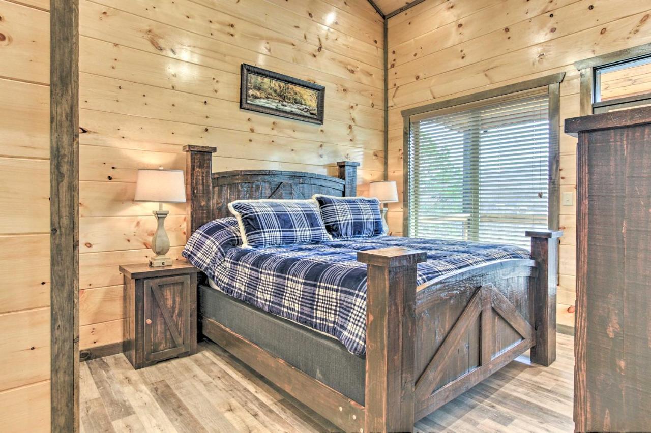 Smoky Mountain Hideaway With Hot Tub, Deck And Views! Villa Gatlinburg Buitenkant foto