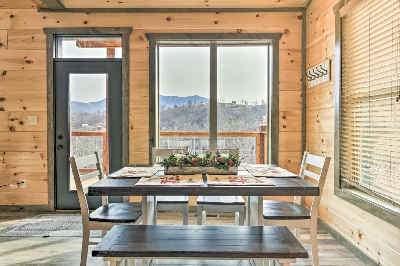 Smoky Mountain Hideaway With Hot Tub, Deck And Views! Villa Gatlinburg Buitenkant foto