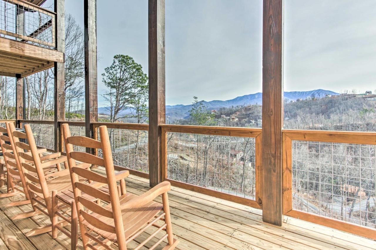 Smoky Mountain Hideaway With Hot Tub, Deck And Views! Villa Gatlinburg Buitenkant foto